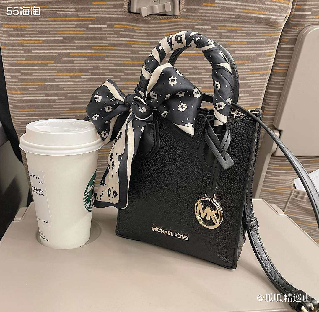 ❤️去年MK迷你风琴包刚火的那会，真的是一路囤，前后买了差不