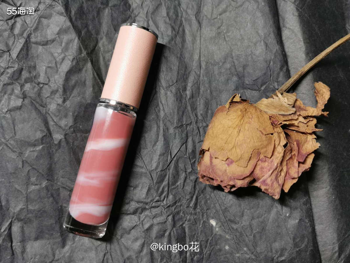 🔴纪梵希新品大理石唇釉，阿尔卑斯棒棒糖既视感，包装很好看！