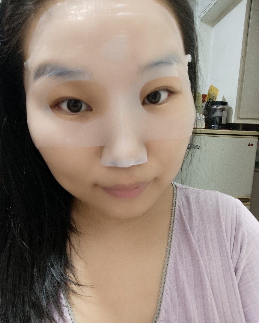 护肤我是认真的，即使现在每天忙的不行，偶尔也要敷敷面膜拯救一