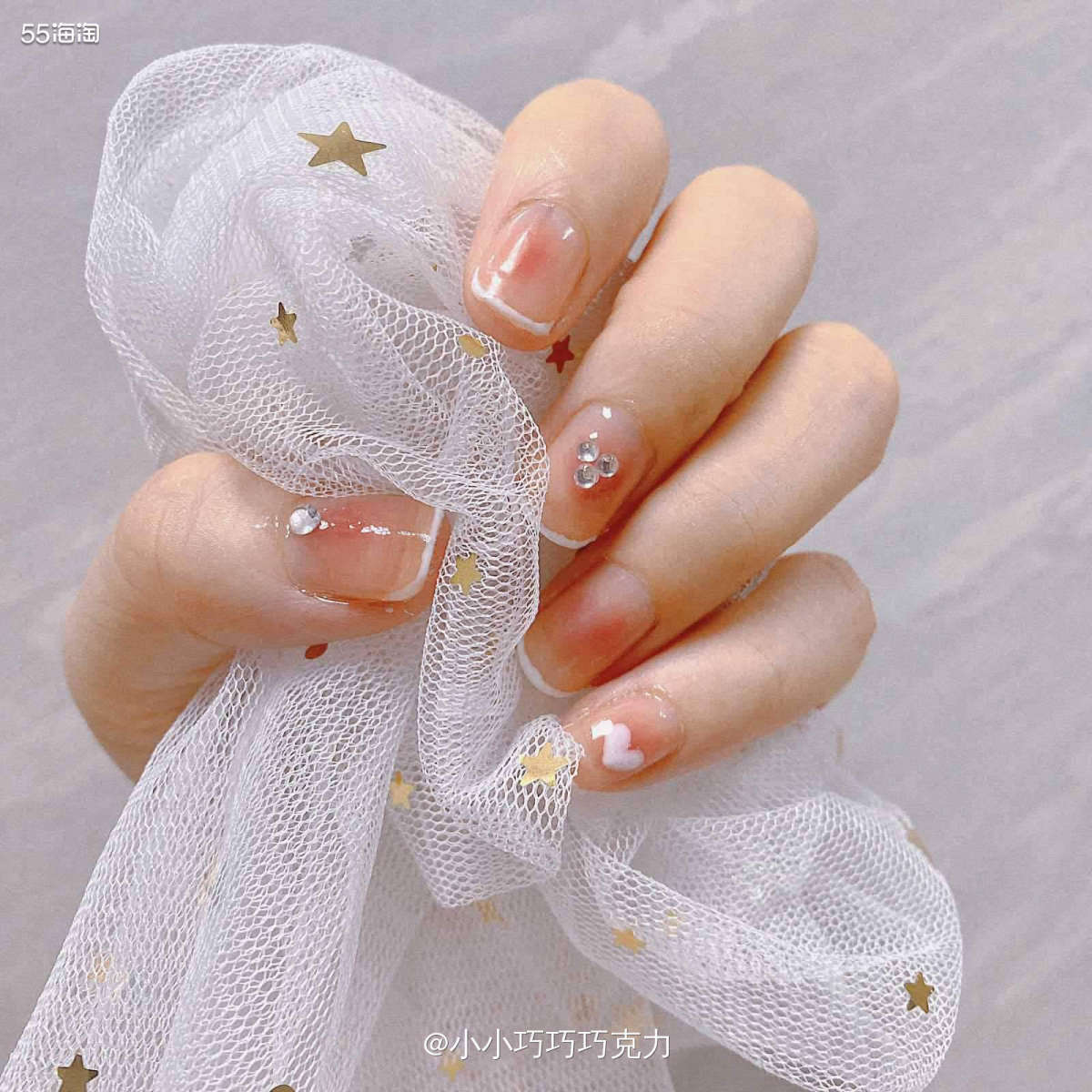 昨天逛社区刷到逃逃自己做美甲💅，想起来好久没做，也来折腾一