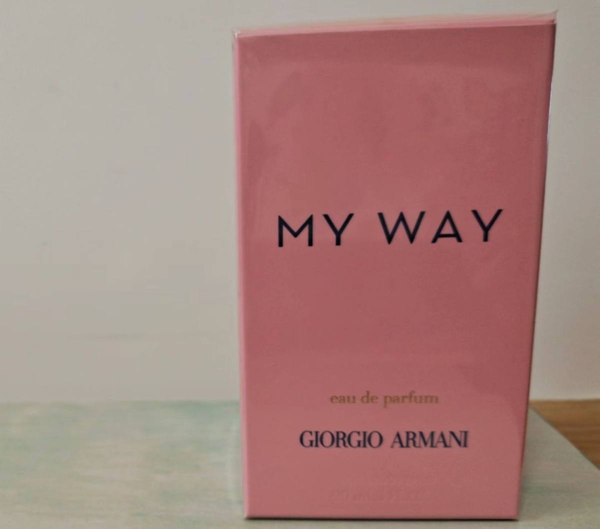 好久以前买过一小瓶的阿玛尼的自我无界，试了以后发现还不错，香