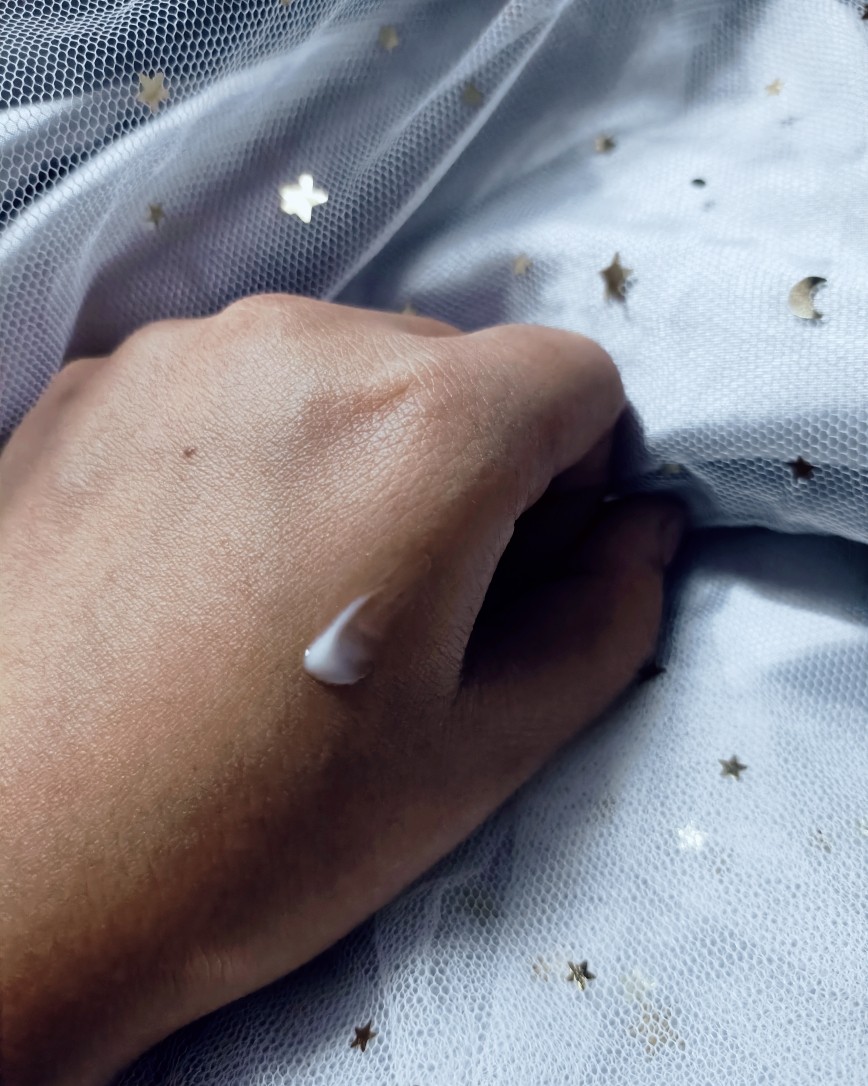 大家买的多的是兰蔻的菁纯眼霜，雅诗兰黛跟它打对台的就是白金眼