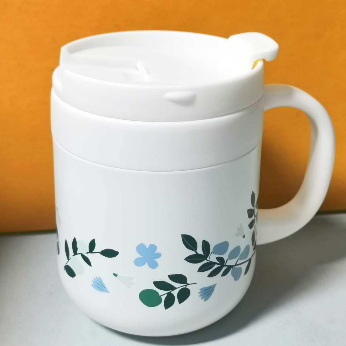 我喝水常用的是afternoon tea的这款杯子，它办公室