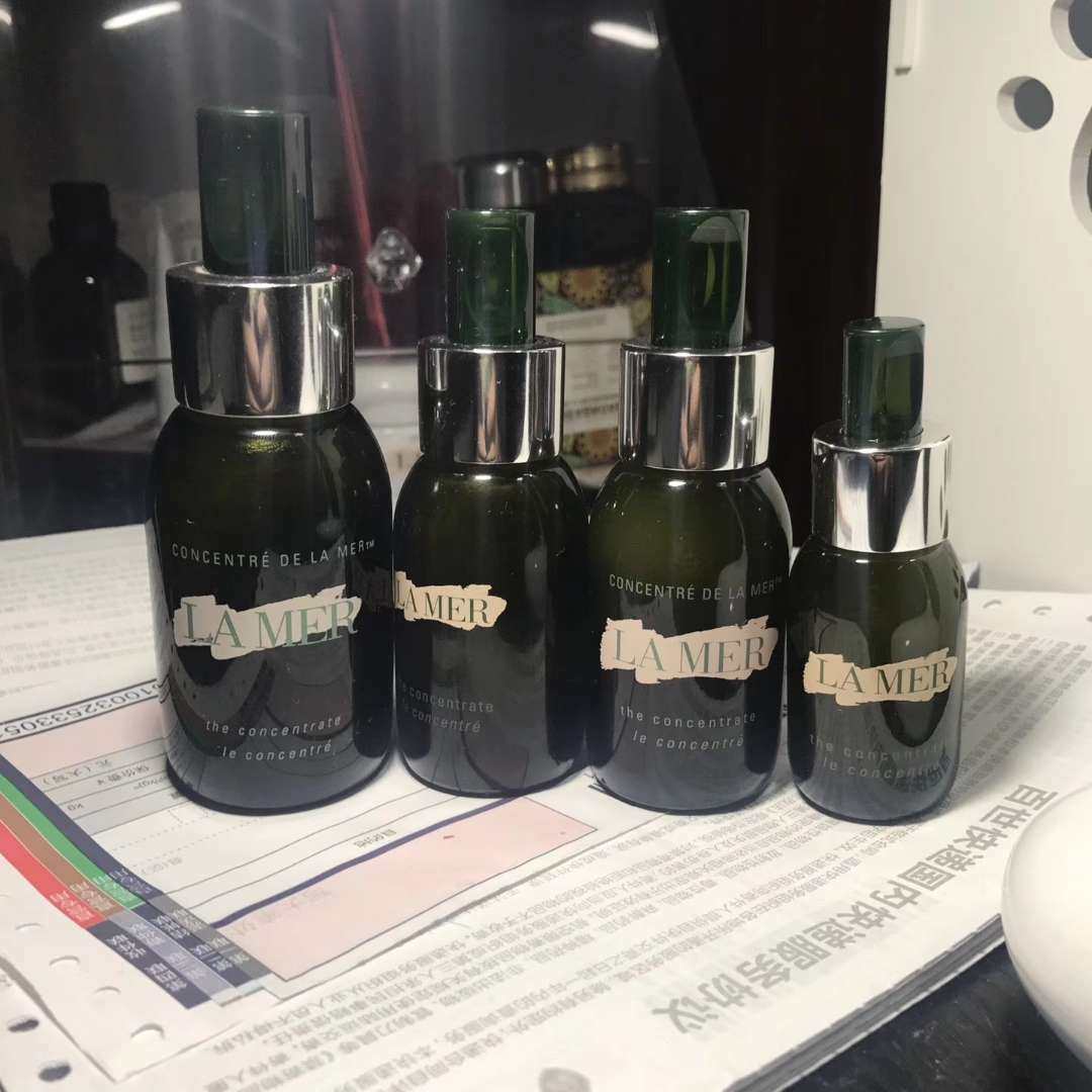 海蓝之谜浓缩精华，这个精华我是用一囤二的！ 这个是有钱没钱我