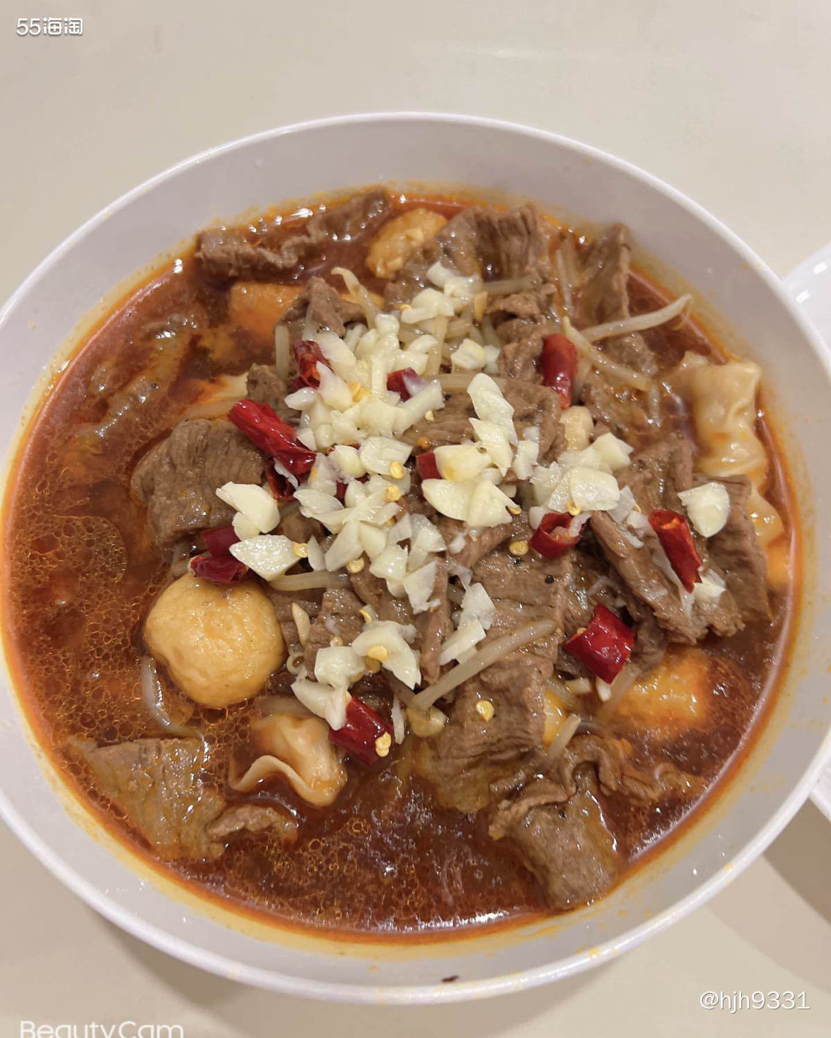 民以食为天！ 今天早上的早餐就是牛肉饼汉堡，当然牛肉饼和面包