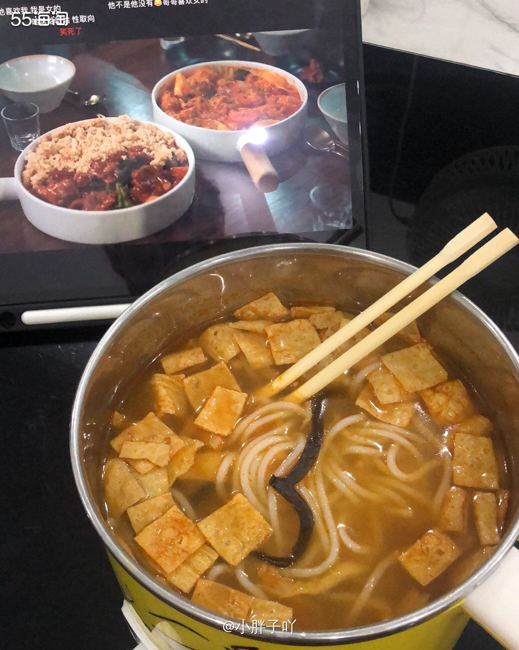 忘记晒美食了～哈哈哈哈哈，所以中午的先补上吧～🍊早上就计划