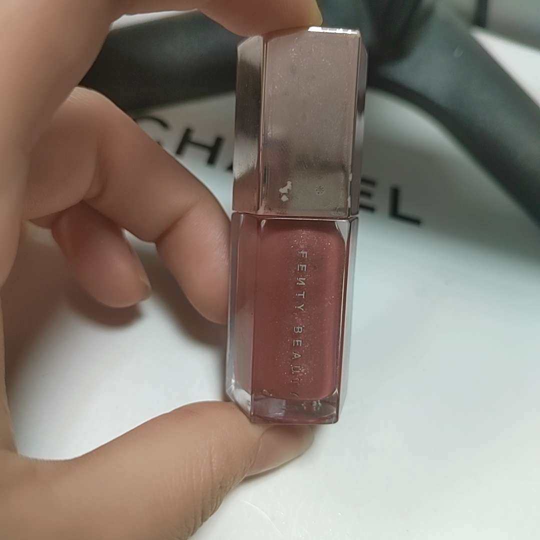 几年历史的唇蜜😅😅😅 Fenty beauty   这
