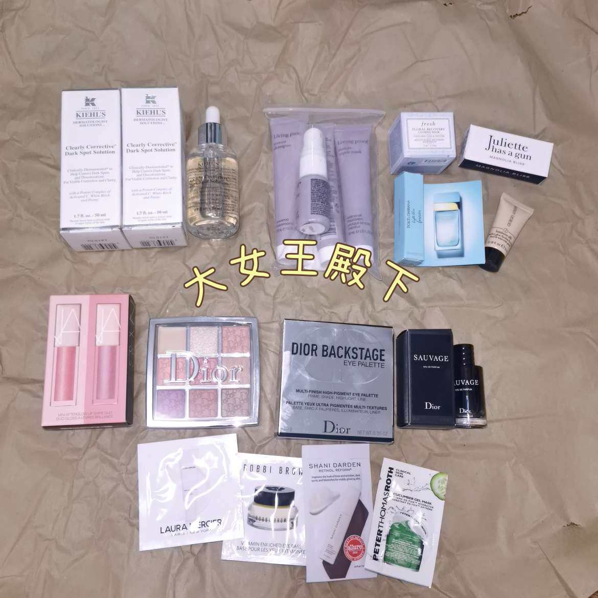 007这个色号是中性珊瑚色，相较于该系列其他眼影盘是暖调的一