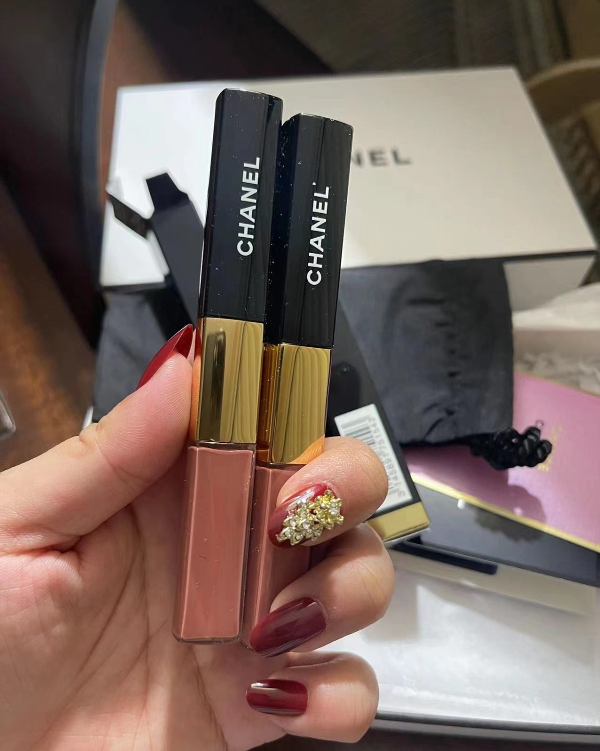 ♥第一次在chanel 香奈儿官网买了两只口红. 官网发货的