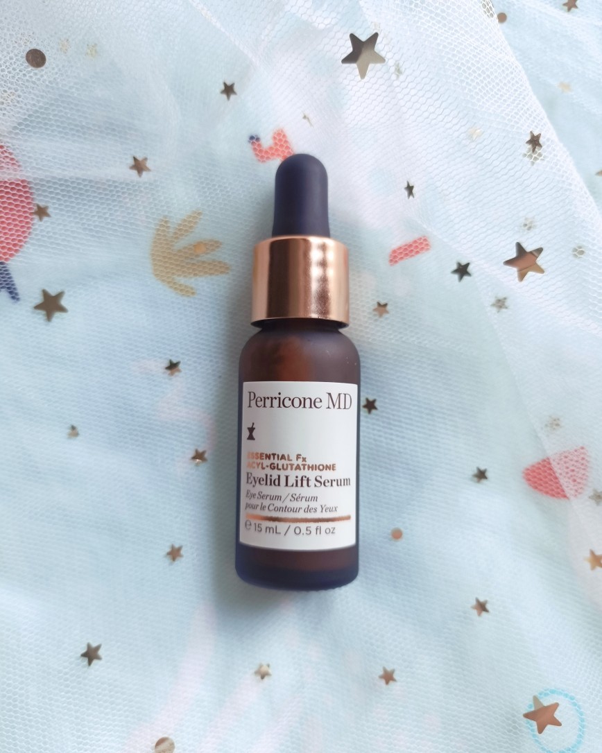 有些眼霜比如海蓝之谜鎏金眼霜挺润的了，我就不会叠加别的眼精华