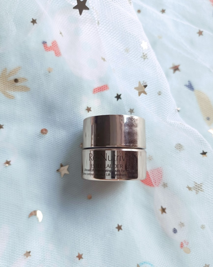 有些眼霜比如海蓝之谜鎏金眼霜挺润的了，我就不会叠加别的眼精华