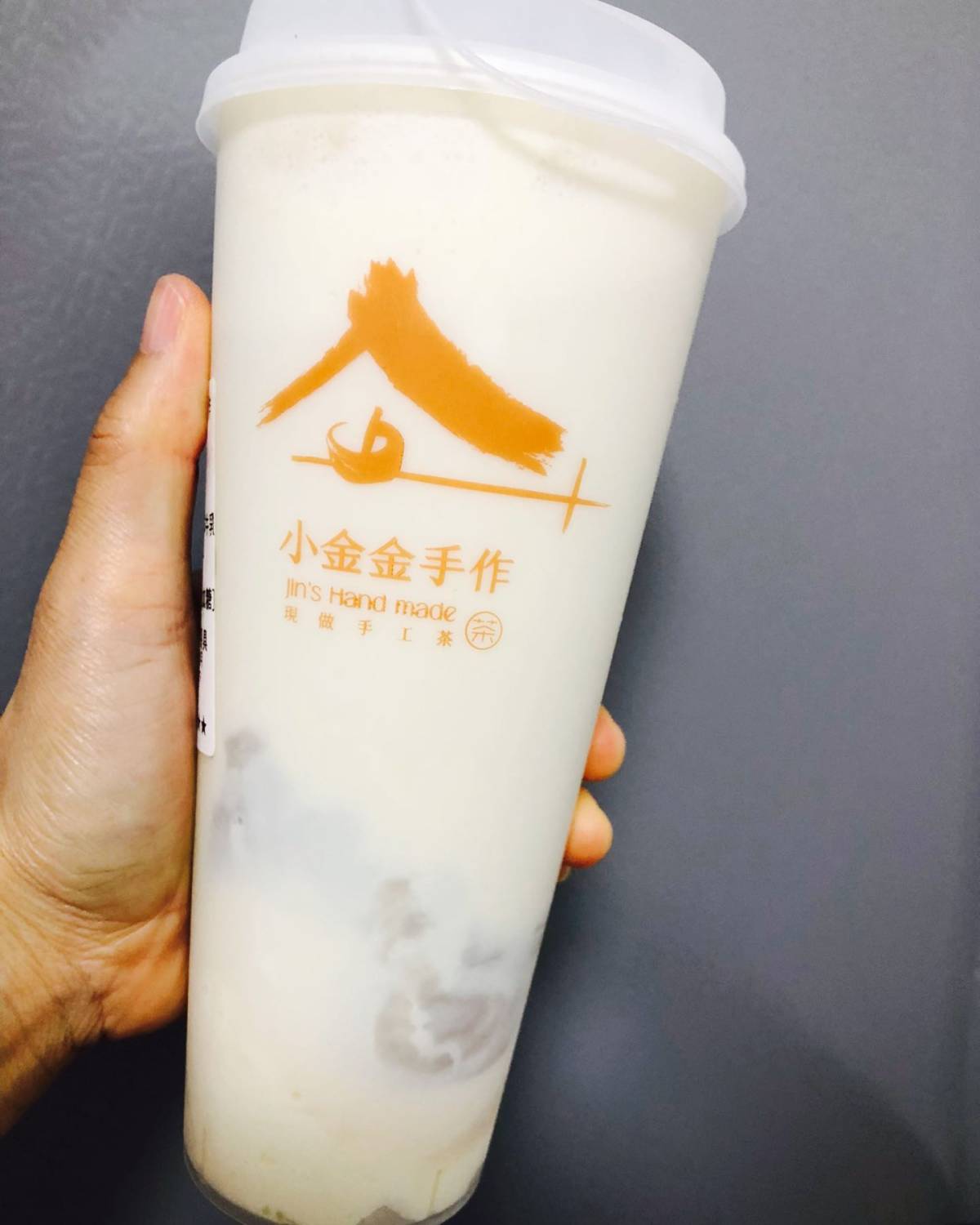 早上和群友彩淯聊天说天太热了😂都想出门买咖啡但是大太阳又不
