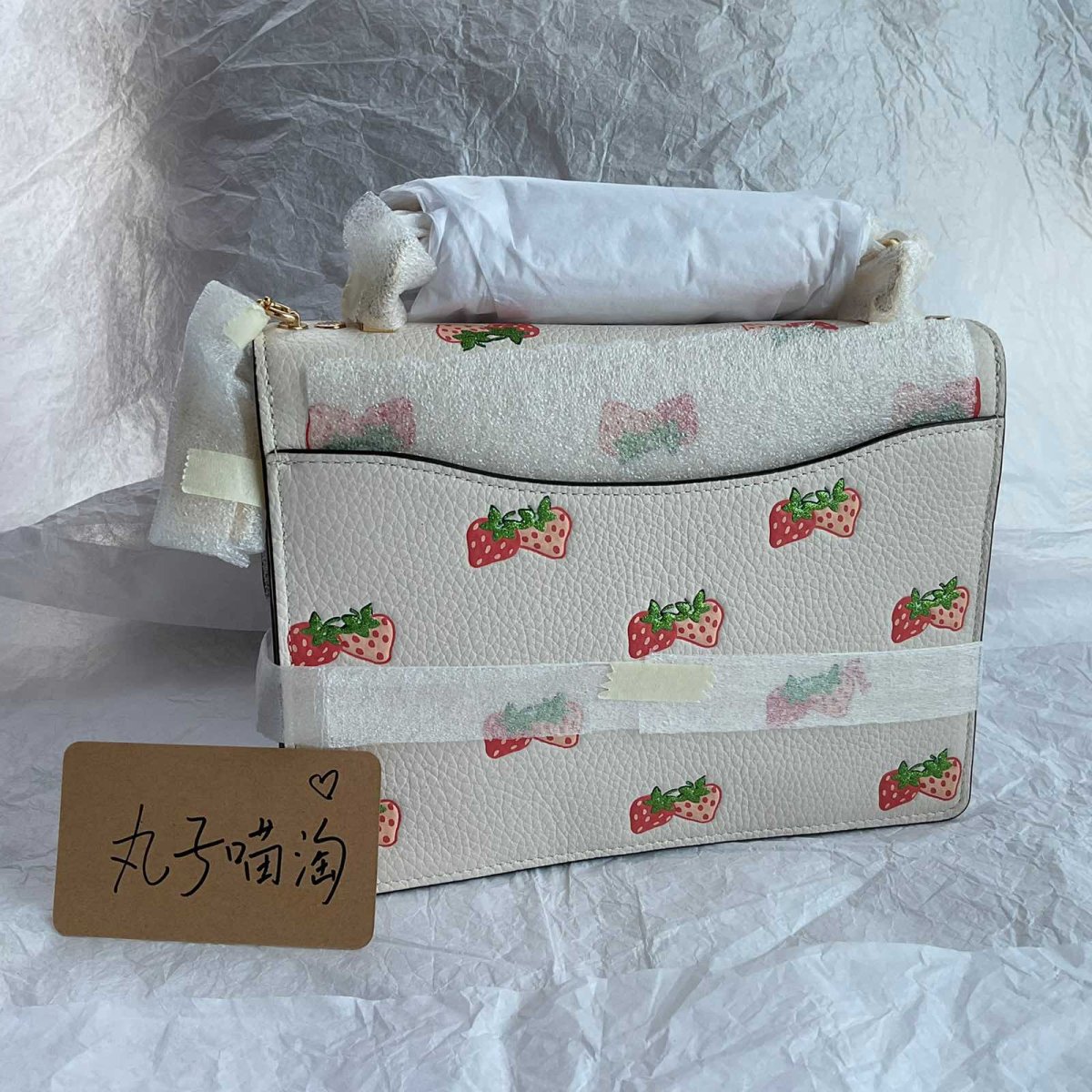 这一单开箱的是Coach草莓系列的klare风琴包～ 这款风