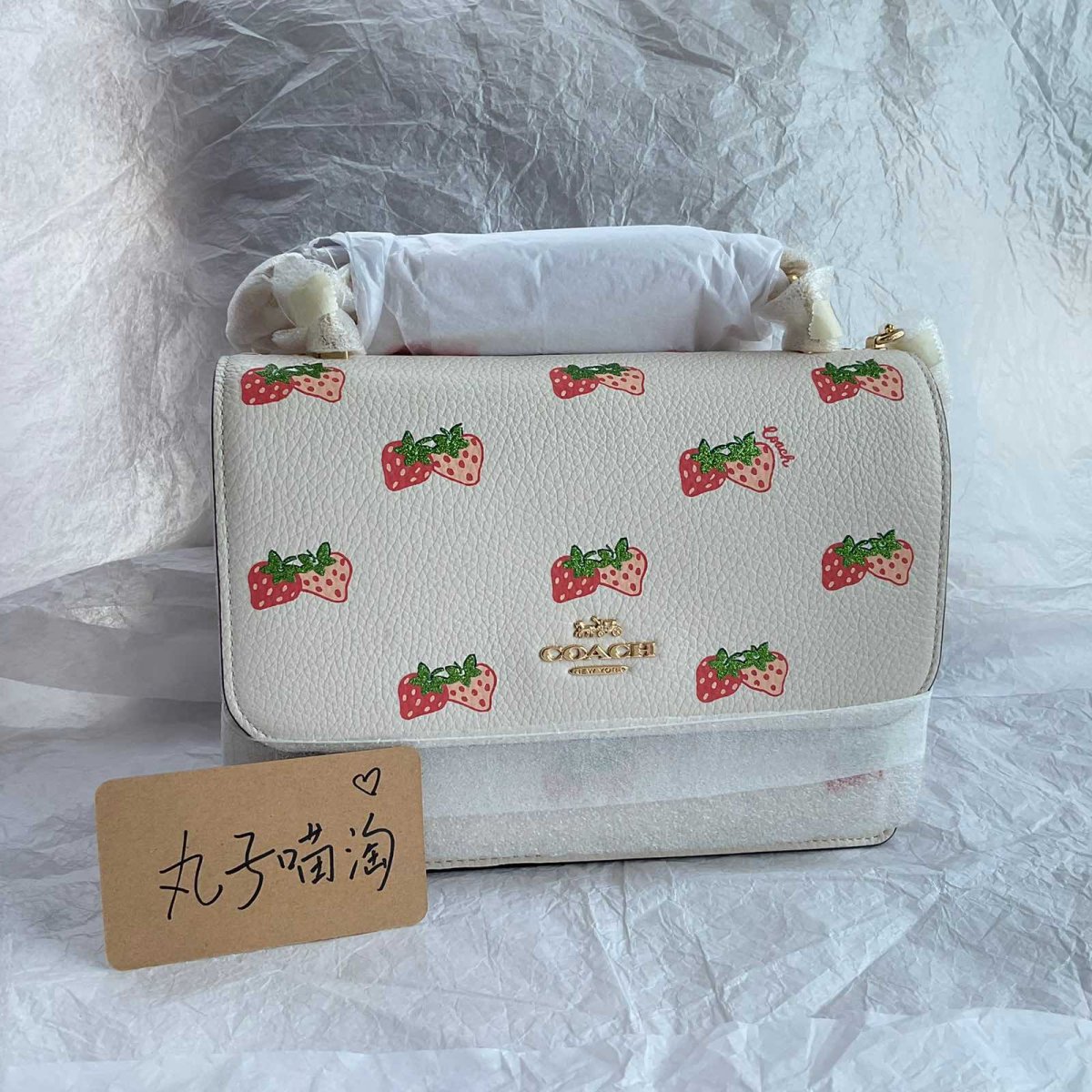这一单开箱的是Coach草莓系列的klare风琴包～ 这款风