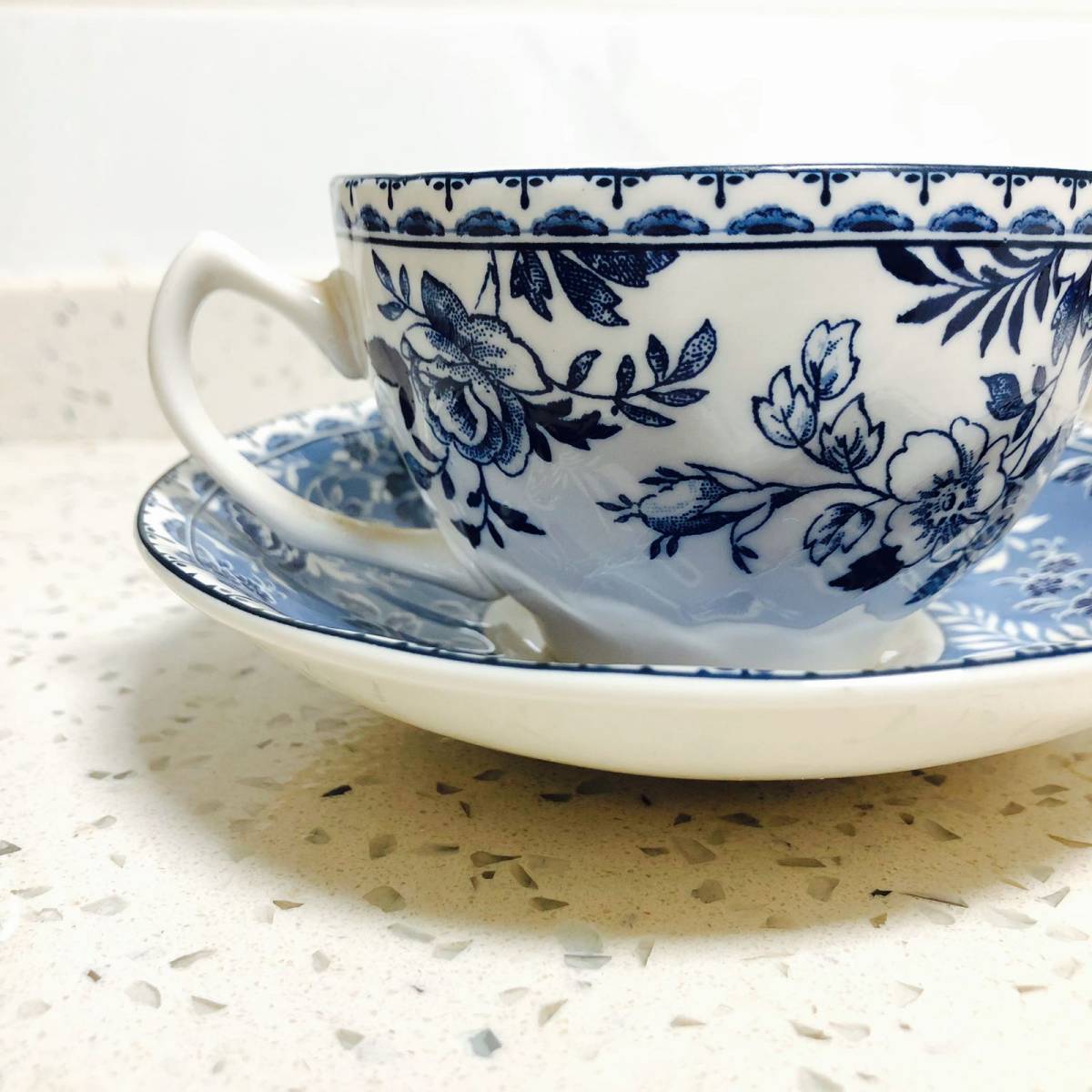 这套青花瓷的咖啡杯还挺喜欢的，和家里餐具盘子早餐碗汤盘凑一套
