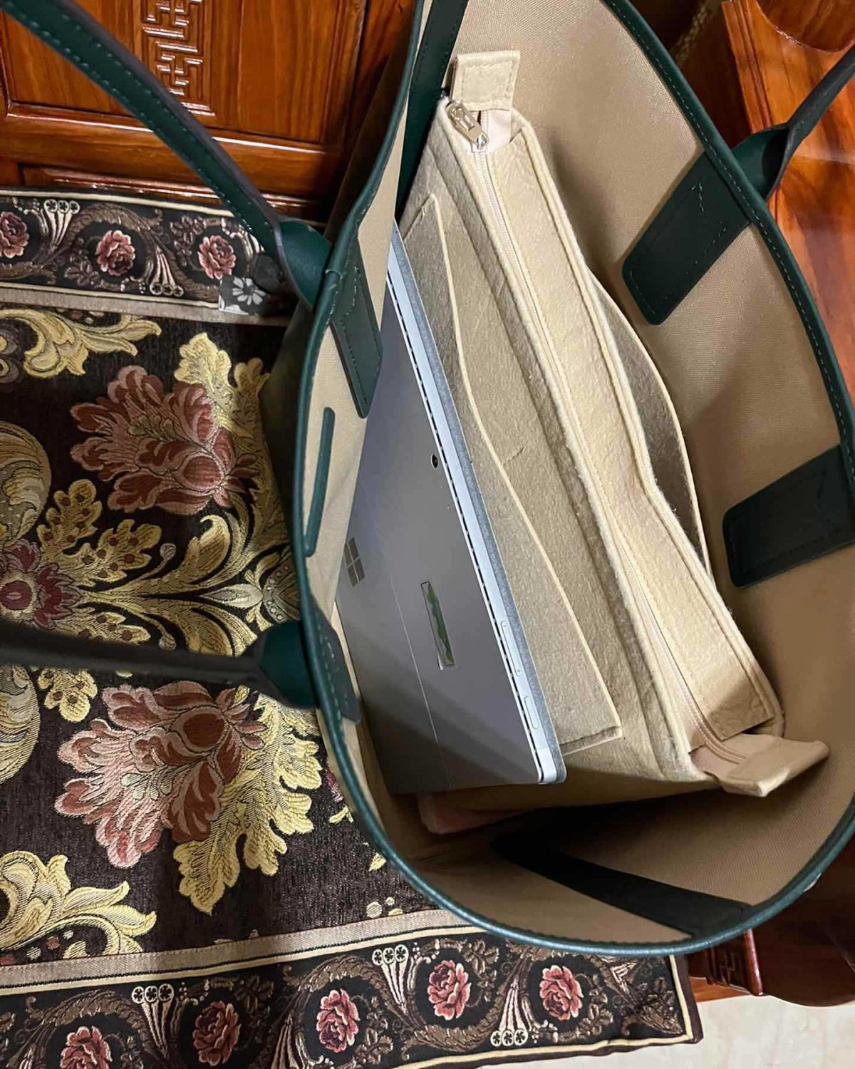 上次mk活动时候买的～ 买了绿色，后来折扣会员折上折又入了棕