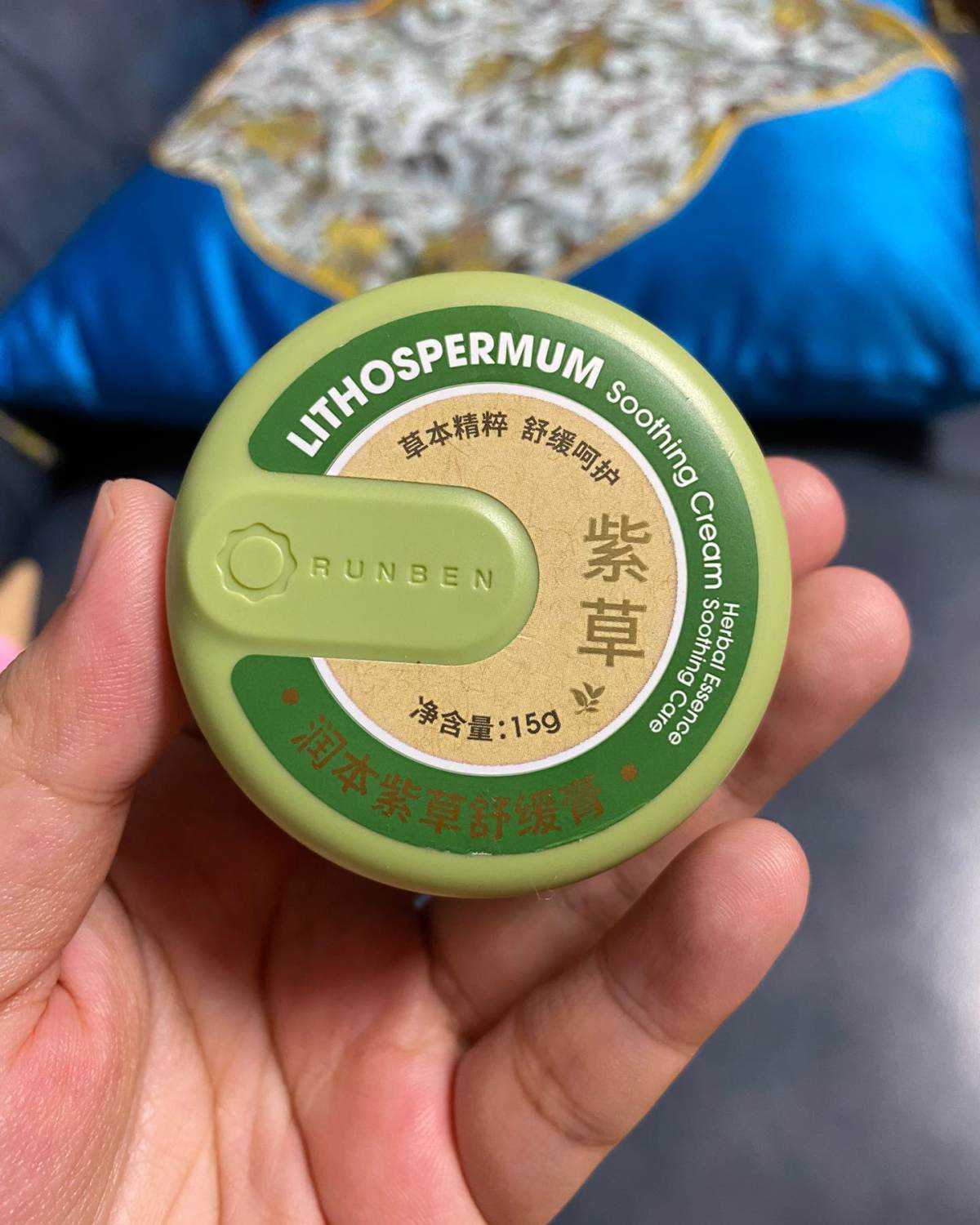 前一阵子娃姥爷心巨大，黄昏带着娃光着腿进草丛玩，回来之后惨不