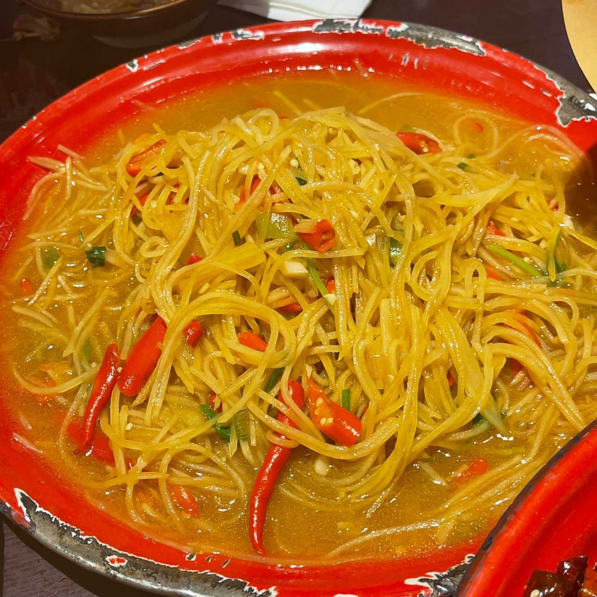 🌶️马伍旺是一家川菜馆 一直是以超大盘的辣子鸡出名。  �