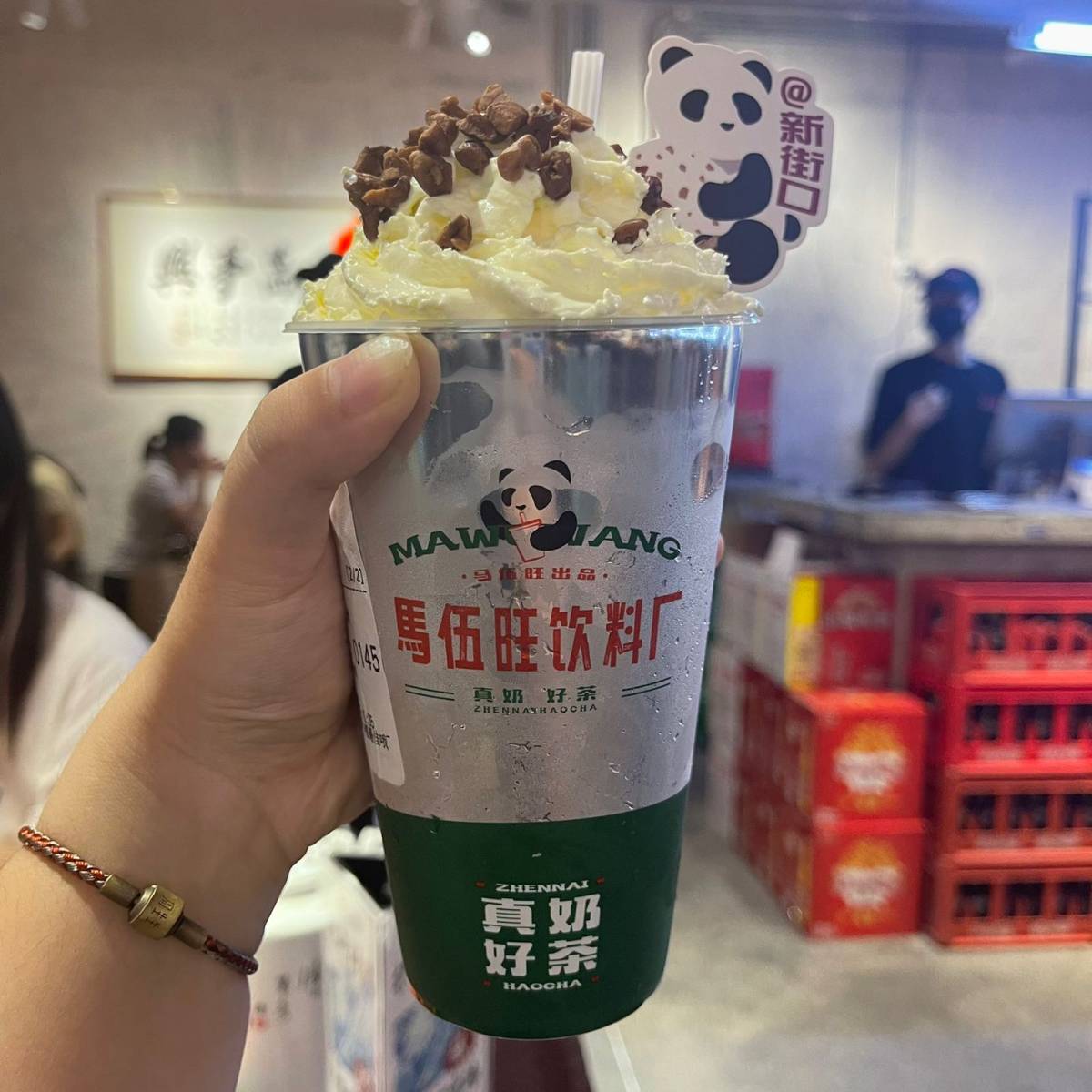 🧋这两天茶颜悦色在南京开业了 那排队的人 估计全国网友都见