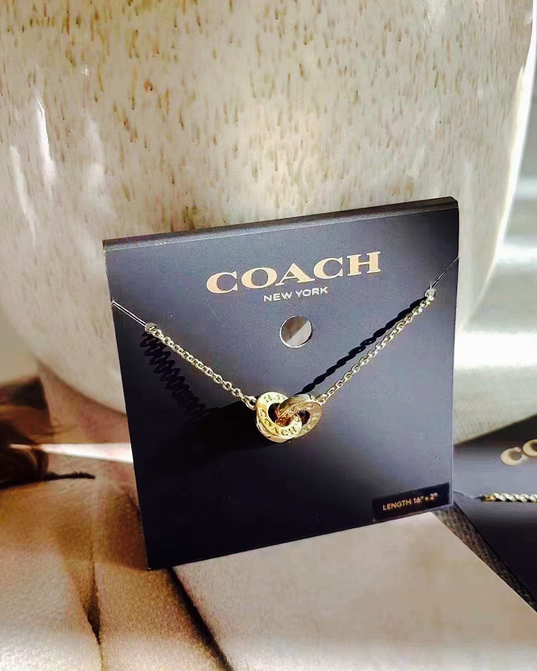 这一款项链是卡地亚同款 ！国内1400+送人可配礼物盒！这礼