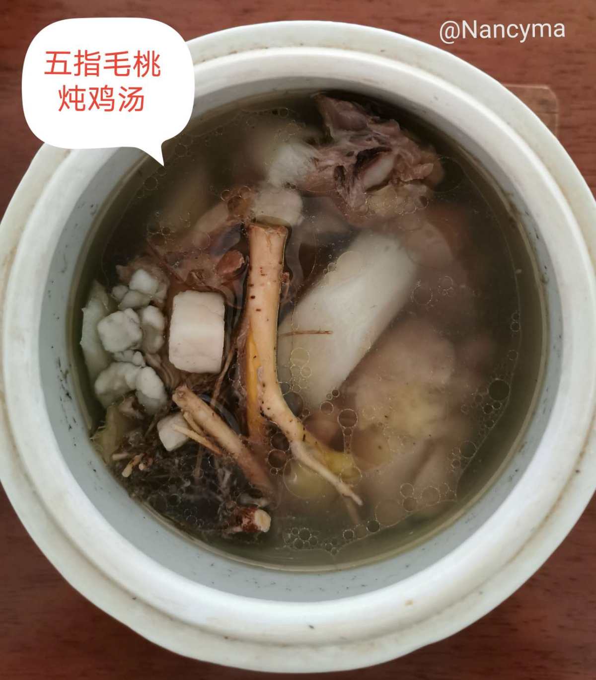 ☕️☕️这几天台风天，下大雨，湿哒哒的。常听家里老人说按照天