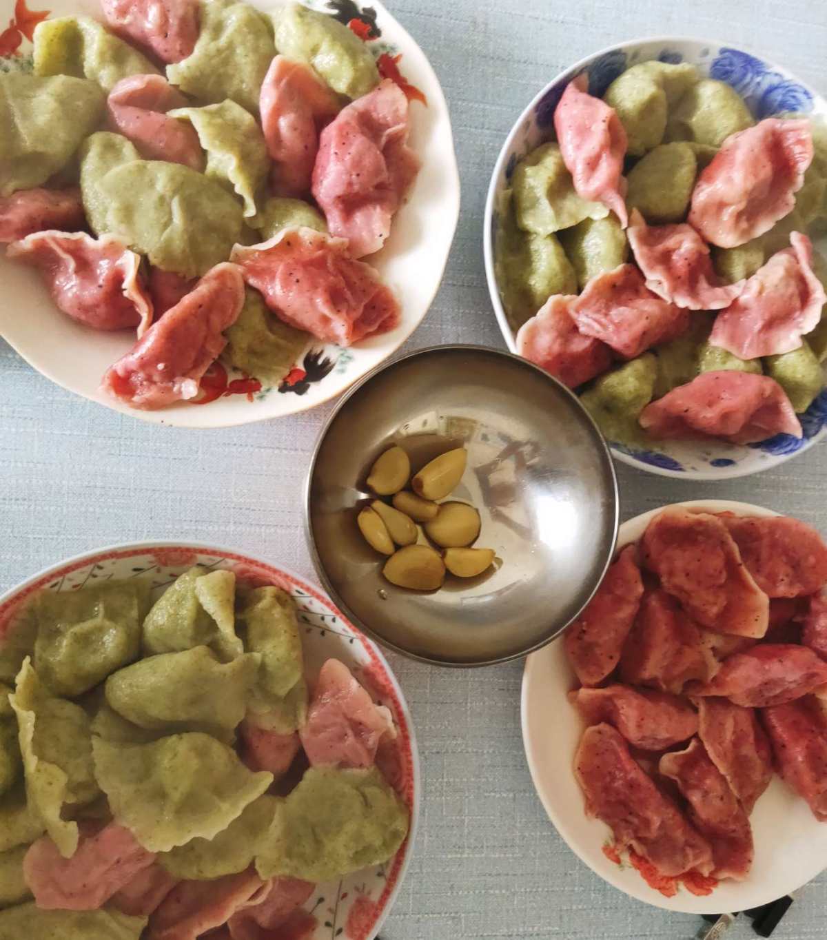 🥟饺子原名“娇耳”，汉族传统面食，起源于东汉，为张仲景所创