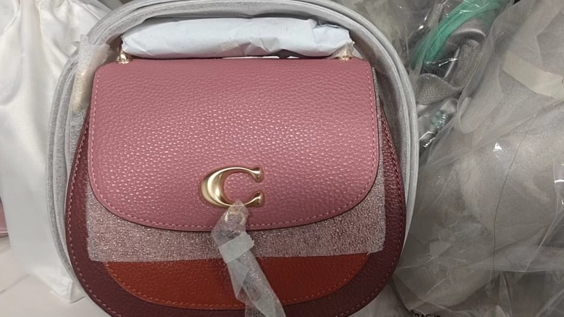 刚入手的包包必须来晒一波，这款包包日常出门很够用👍🏻—手