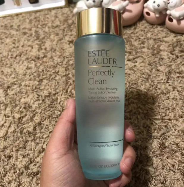 雅诗兰黛的产品大家应该都比较熟悉了吧，像雅诗兰黛小棕瓶，智妍