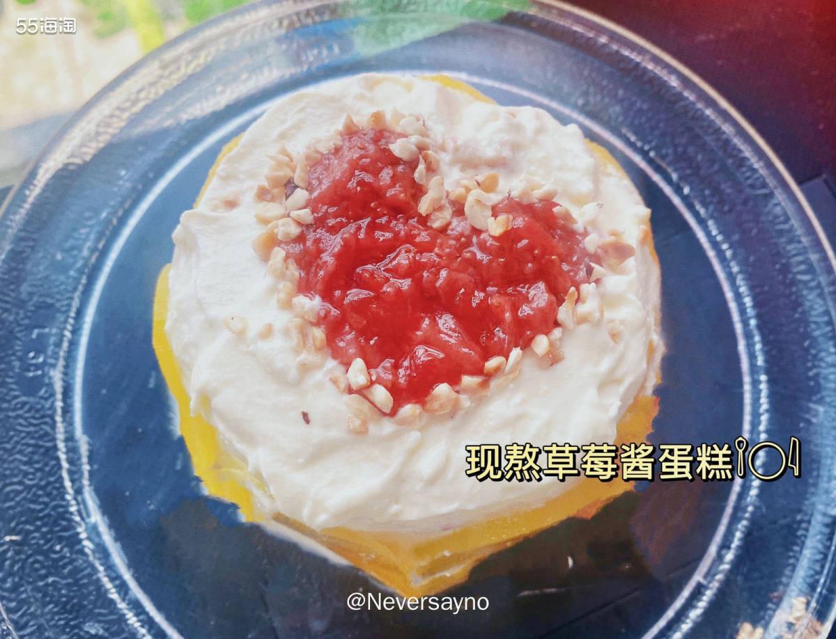 🍓自制草莓酱蛋糕，酸甜甜的味道很不错呢  ▪️话说很久没有