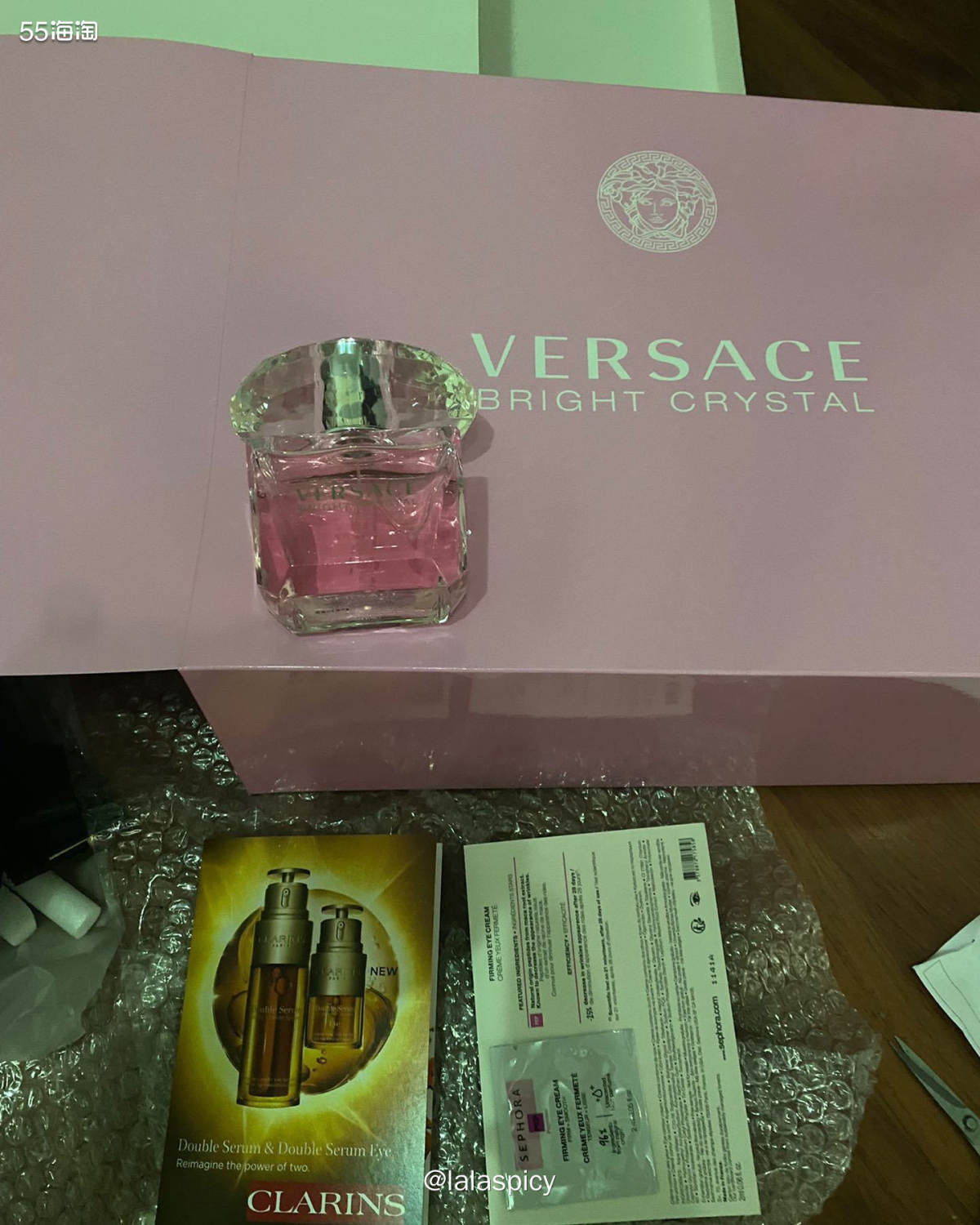 超级喜欢这个包包 拿到手还不错 防水材质 小巧适合日常背❗️
