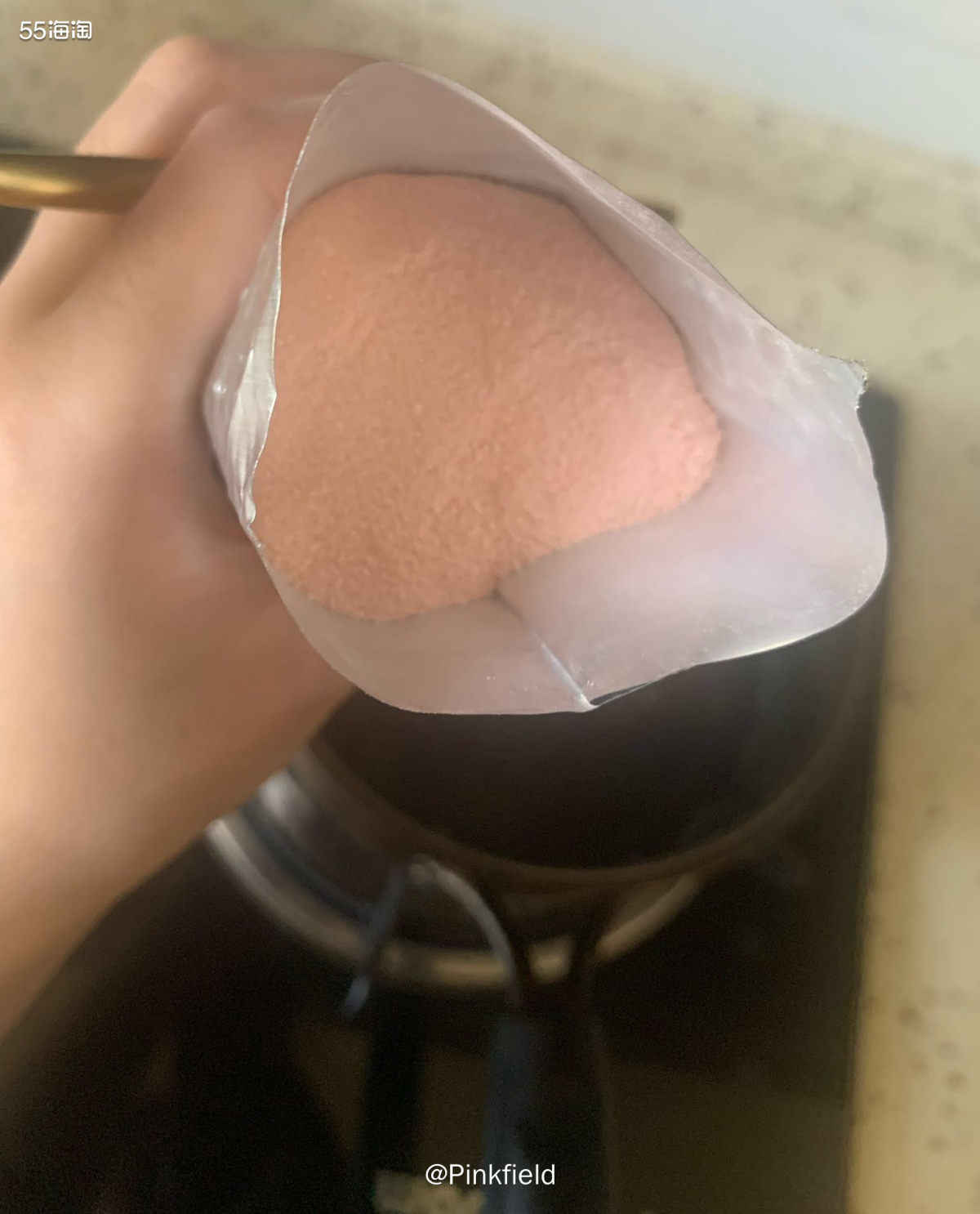 🍓前阵子在老家给孩子做了草莓布丁，一款超简单的小甜点，只要