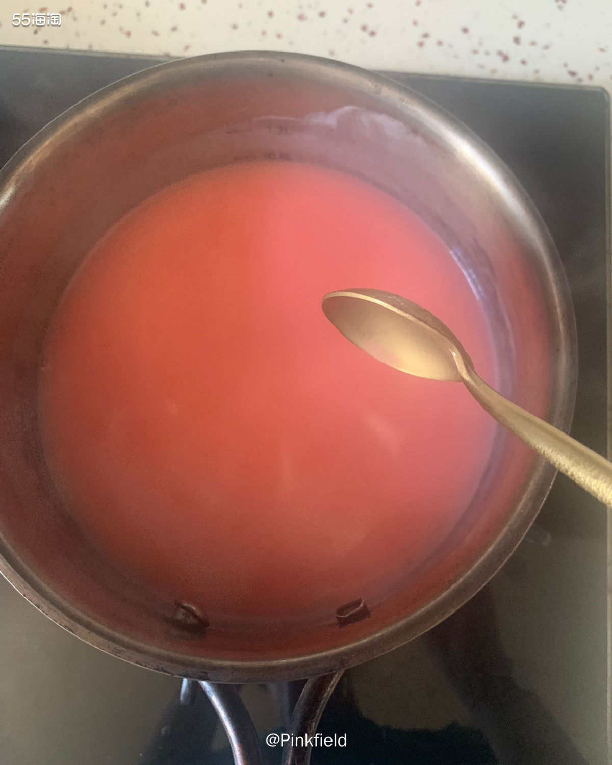🍓前阵子在老家给孩子做了草莓布丁，一款超简单的小甜点，只要