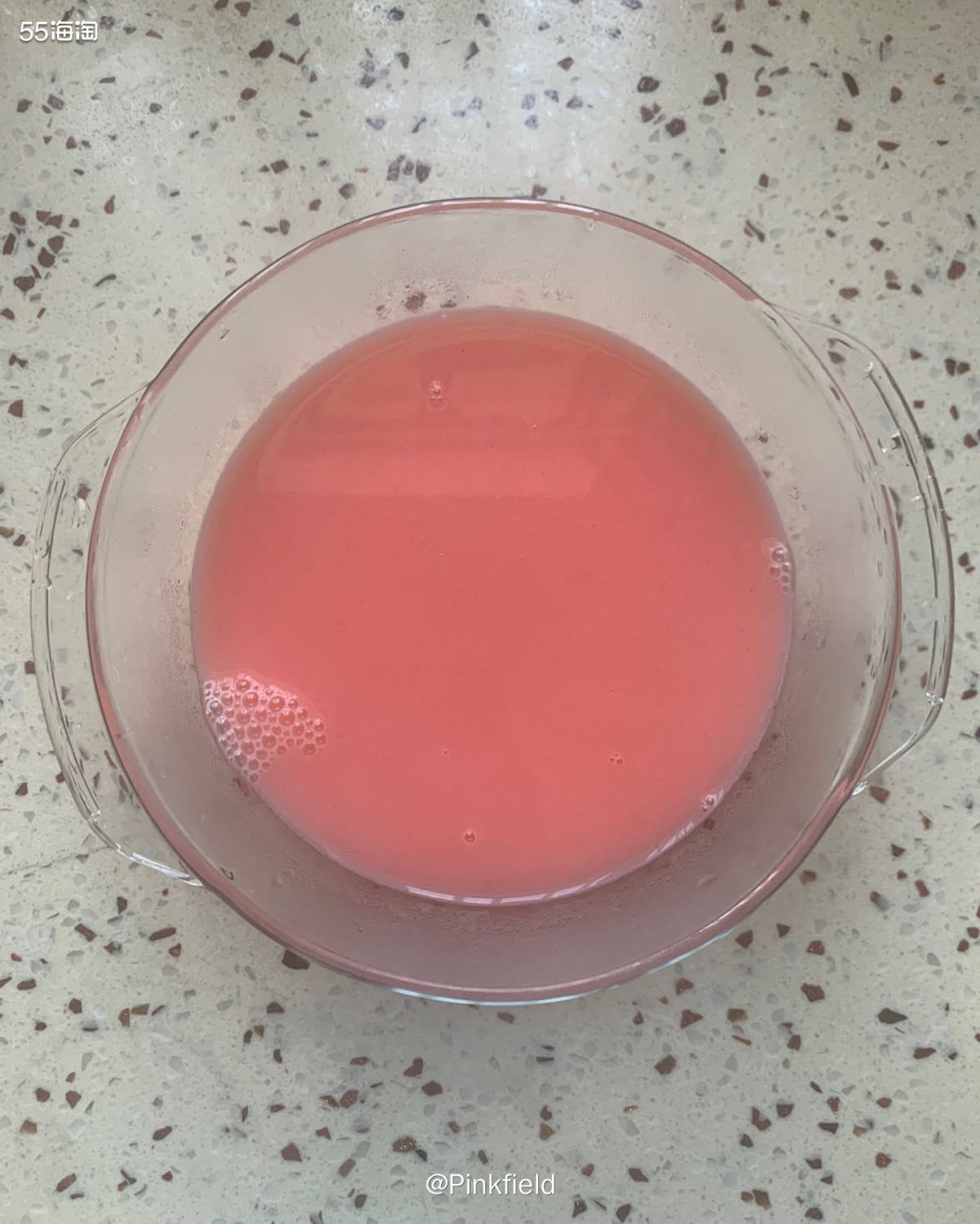 🍓前阵子在老家给孩子做了草莓布丁，一款超简单的小甜点，只要