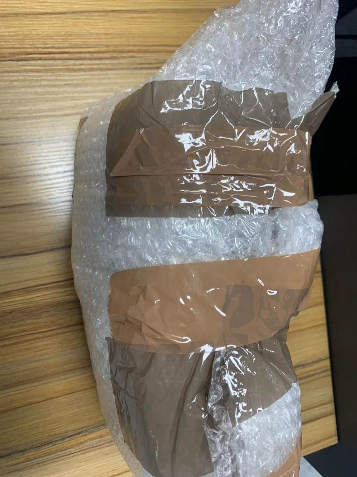 可乐送打包非常好，每次都有好些泡泡纸包裹，胶带贴的很牢固，非