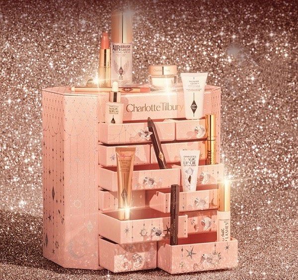 Charlotte Tilbury是来自英国的彩妆品牌，ct
