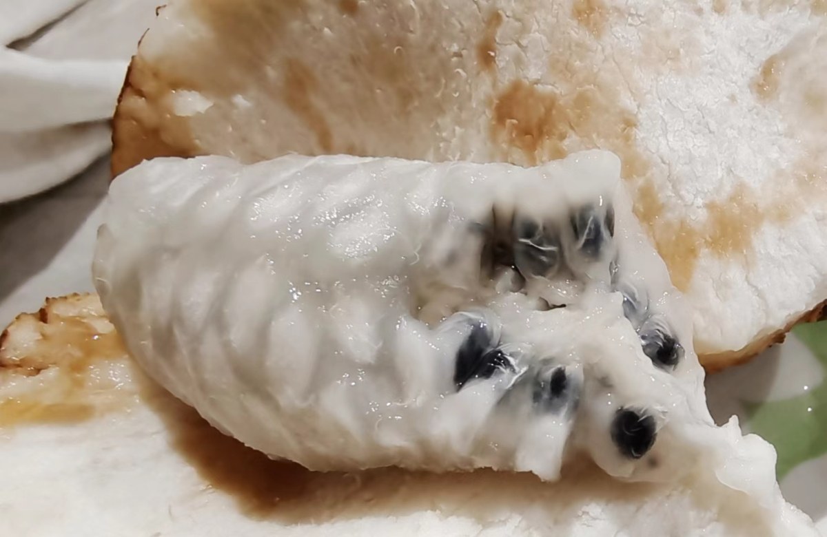 八月瓜有中属性，种子可榨油食用。果实除鲜食外还可酿酒、制作果