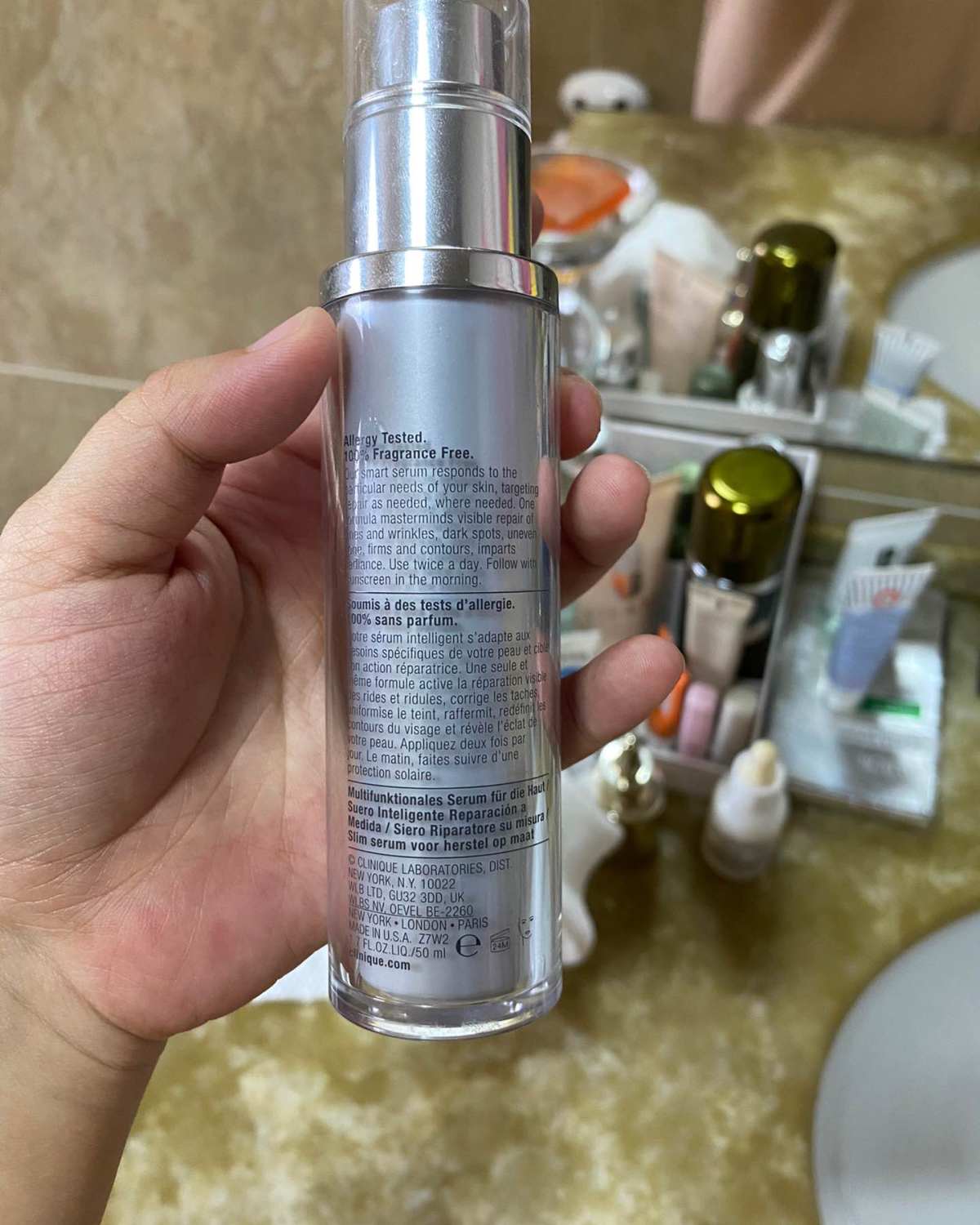 倩碧的商标我第一次看到的时候，觉得有种电子科技感，擦脸上感觉