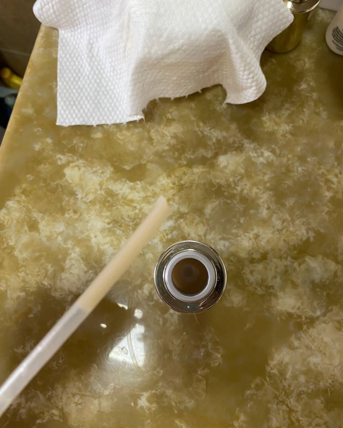 倩碧的商标我第一次看到的时候，觉得有种电子科技感，擦脸上感觉