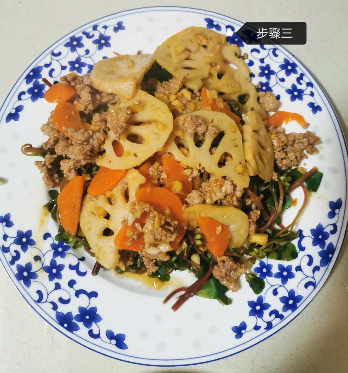 💁💁今天下午去菜地里摘菜，发现几块地都长满了马齿苋（如最