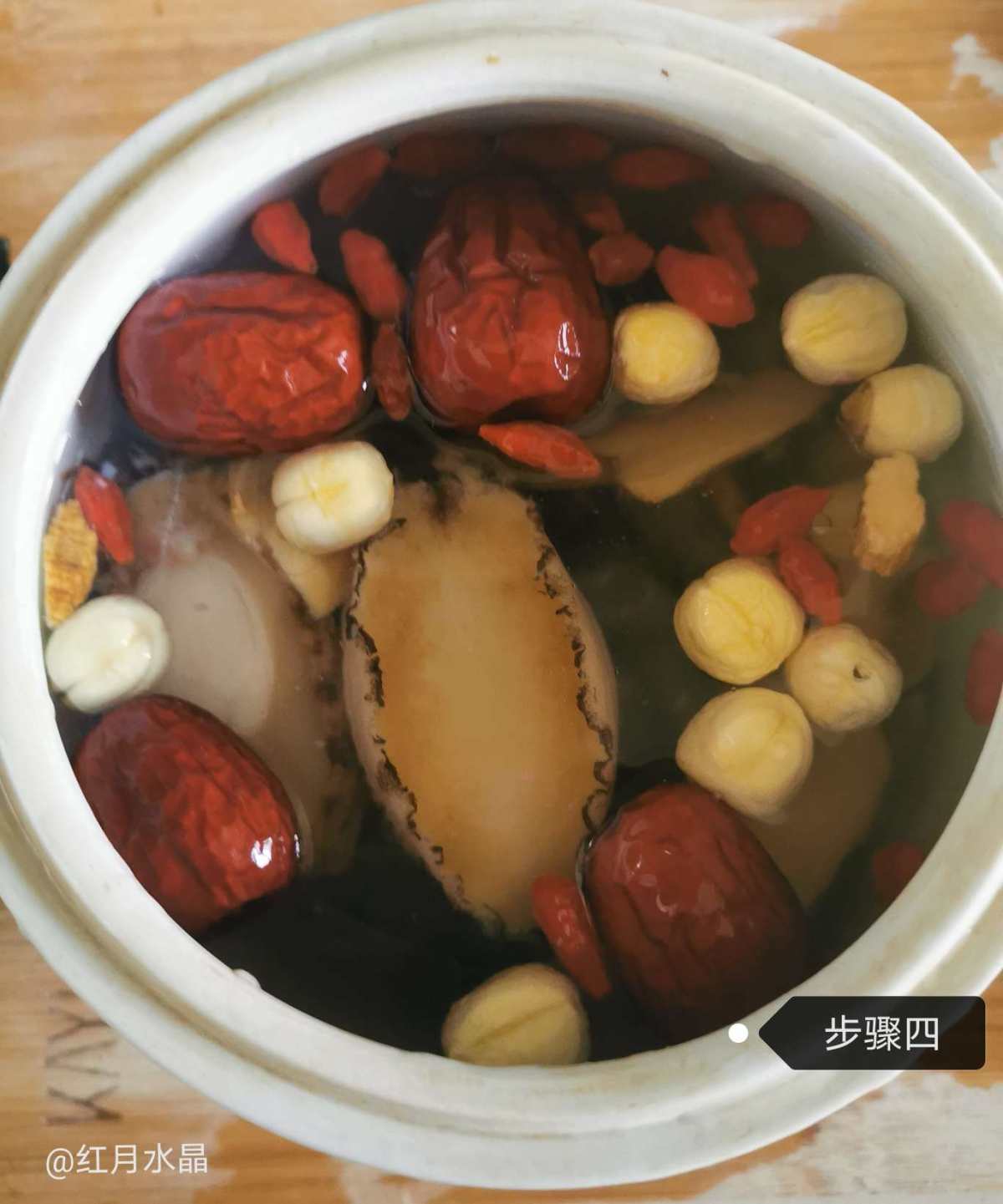 🍵🍵食同源，秋分适合喝滋阴润肺，适当补气补血。所以有了如