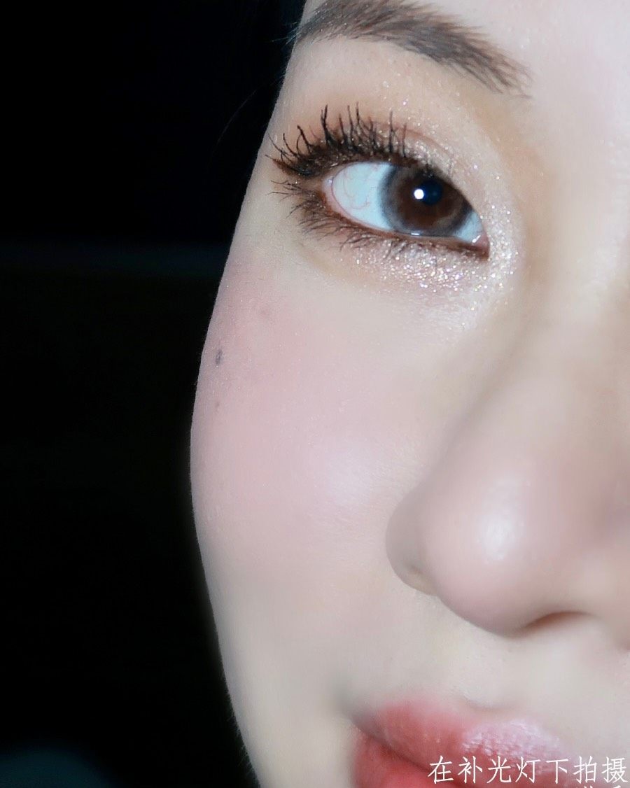 是个5ml的小样 非常少女的一个颜色，很有春天的氛围感 ad