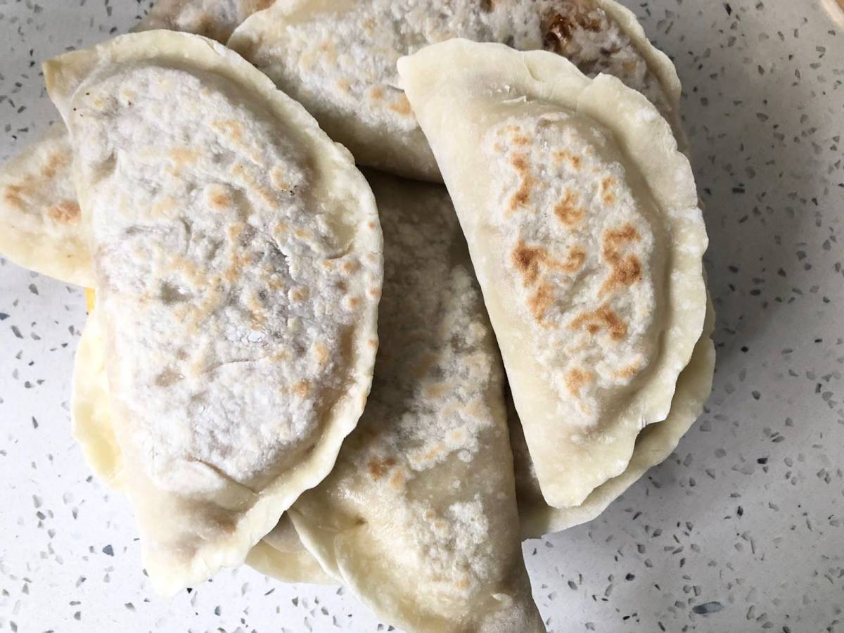 今天晚上大煎饺➕生菜金针菇汤～清淡味道好纯素食热量也不高！下
