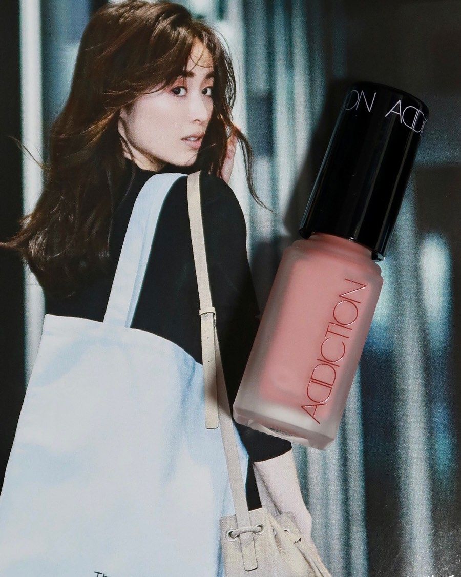 是个5ml的小样 非常少女的一个颜色，很有春天的氛围感 ad