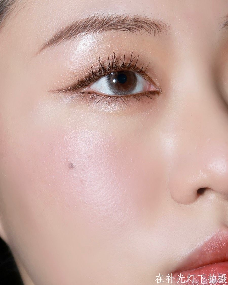 是个5ml的小样 非常少女的一个颜色，很有春天的氛围感 ad