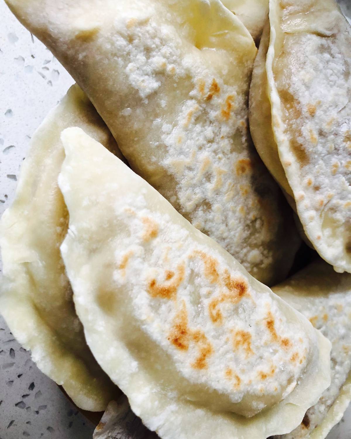 今天晚上大煎饺➕生菜金针菇汤～清淡味道好纯素食热量也不高！下