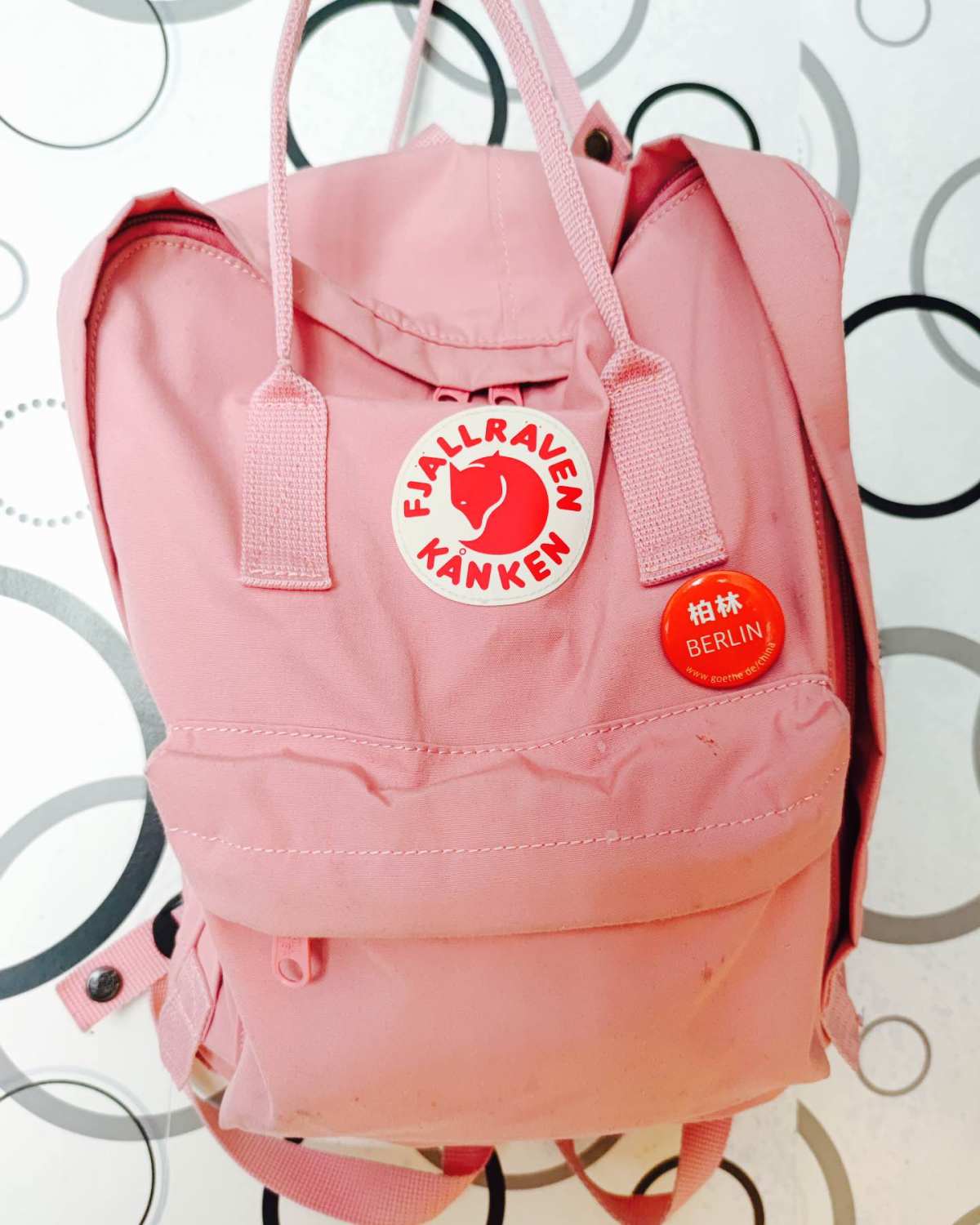 之前一段时间还挺火的瑞典🇸🇪北极狐包包，虽然跟风买的但是