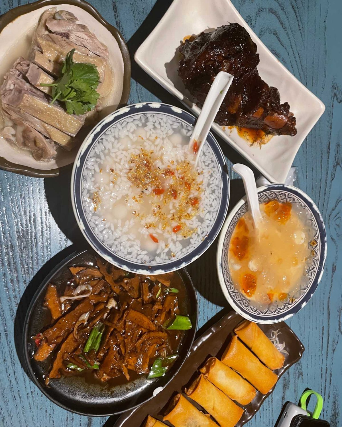 今天在做核酸，居然排了两个小时的队，从6.30排到8.30，