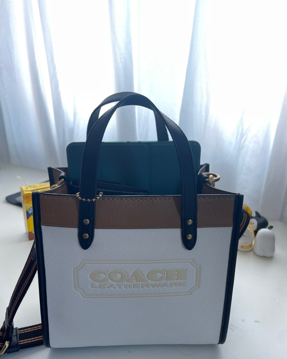 海淘的 coach field 到了！ 好棒的配色，太适合秋