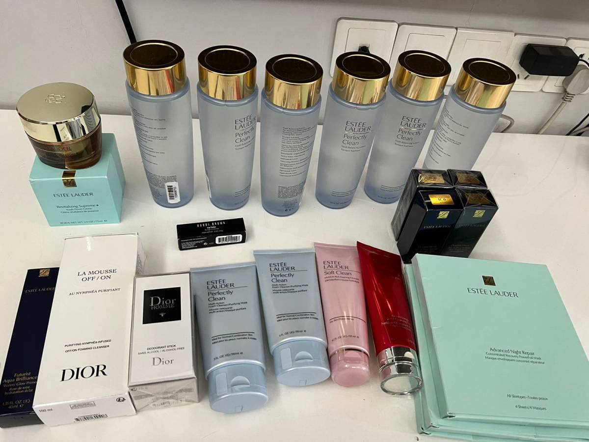 熬夜抢货回来十几瓶临期粉水蓝水，心**！138打包出，另有智