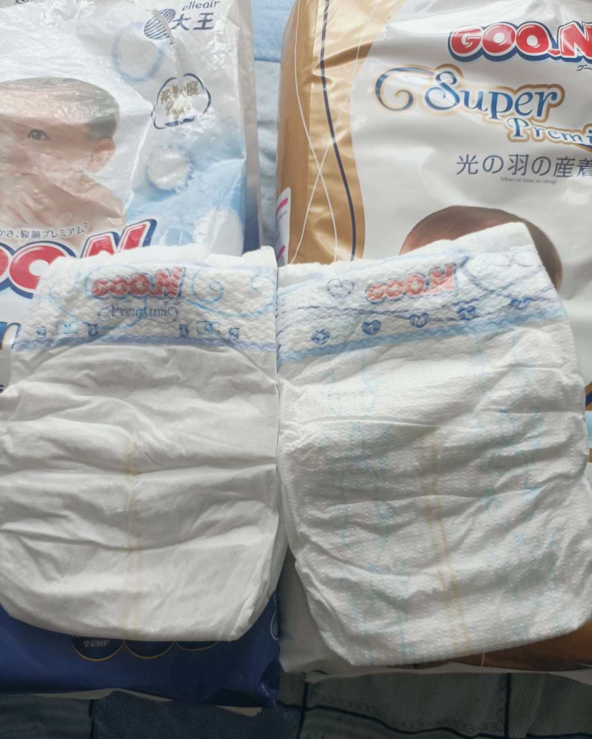 最最开始我宝宝还没满月的时候我用的纸尿裤是好奇铂金装和bab